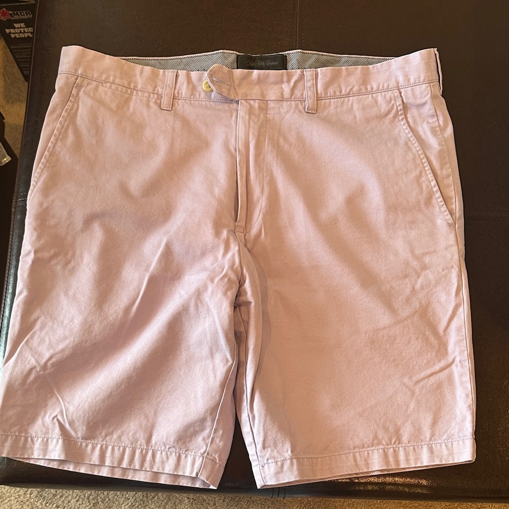 Saks Fifth Avenue Classic Men's Shorts in Lavender size 36